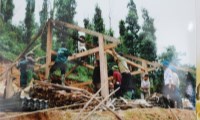 Phóng sự ảnh: Cộng đồng sẻ chia, chung tay trong hoạn nạn