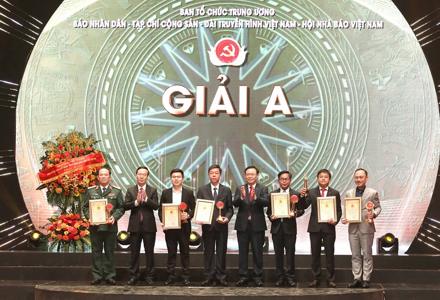 Các tác giả, nhóm tác giả đoạt Giải A.