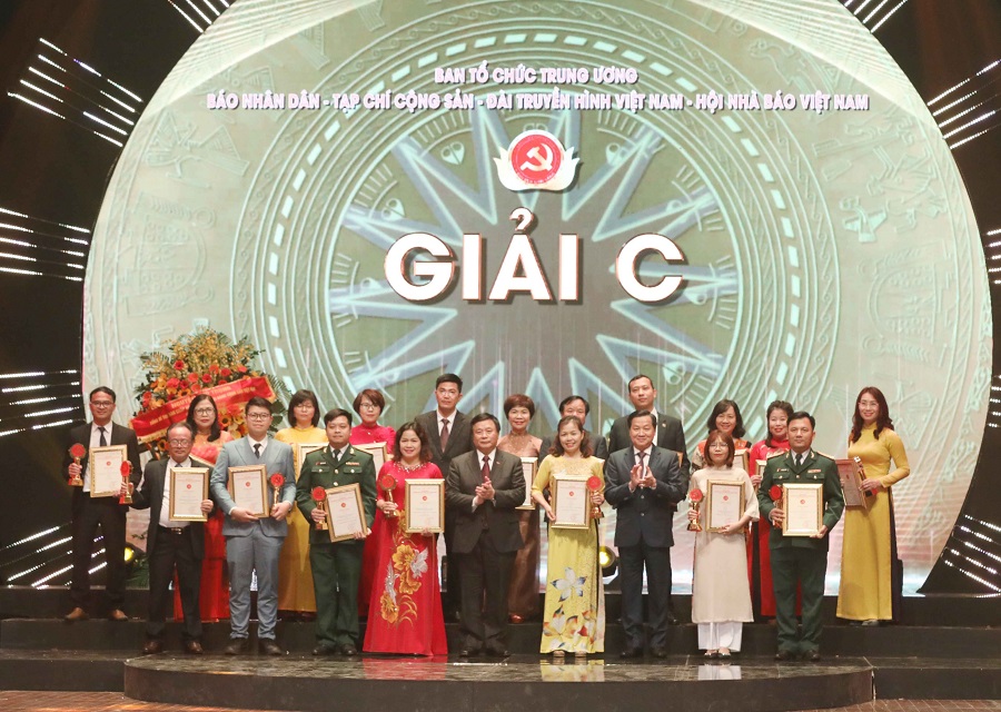 Các tác giả, nhóm tác giả đoạt Giải C.