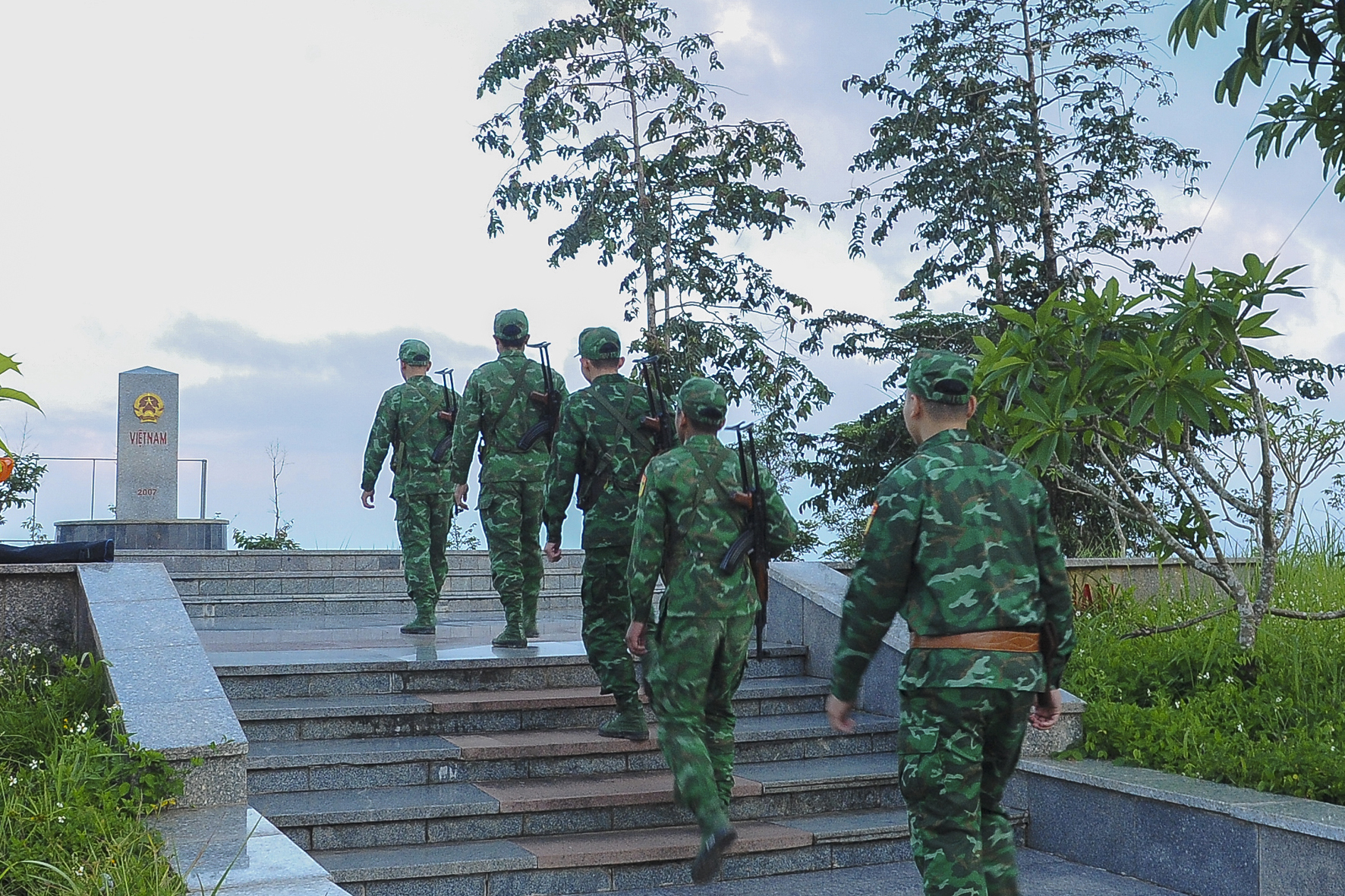 Ngày đêm tuần tra, canh gác biên cương bảo vệ bình yên cho Tổ quốc.
