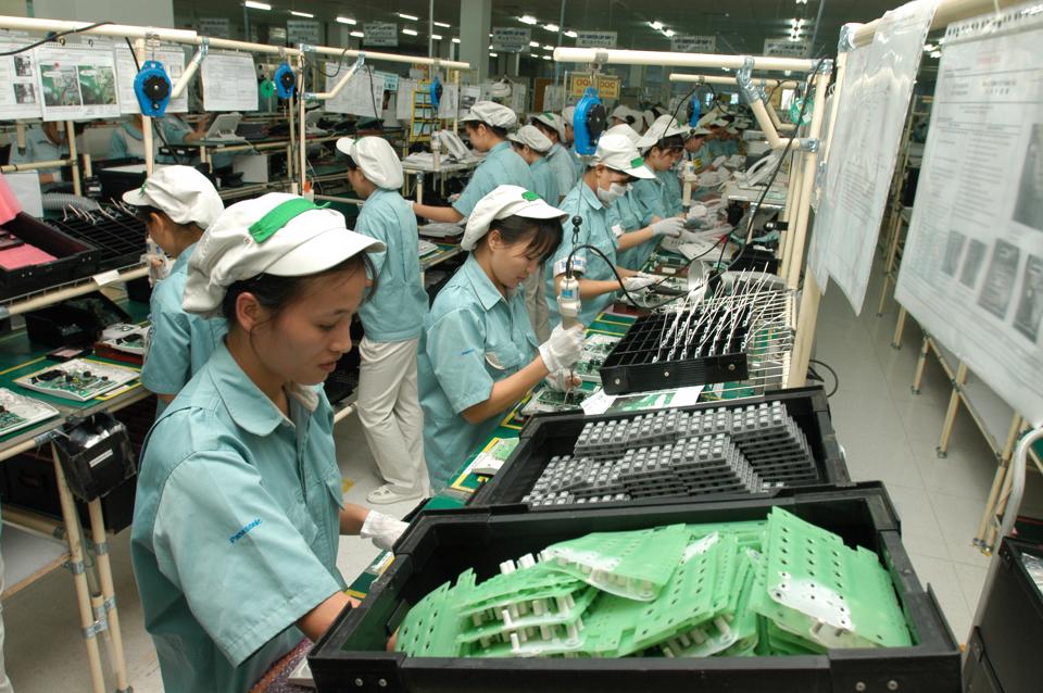 Phát triển Đảng trong DN ngoài Nhà nước để tạo cho cán bộ, nhân viên người lao động có cơ hội đóng góp cho xã hội. Ảnh: Hải Linh.