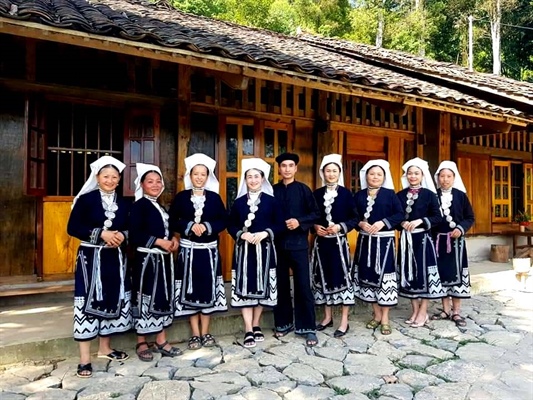 Bà con ở Hoài Khao những ngày đầu bỡ ngỡ.