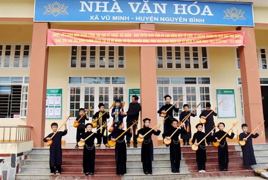 Các học trò của anh Đinh Văn Thức trong một b