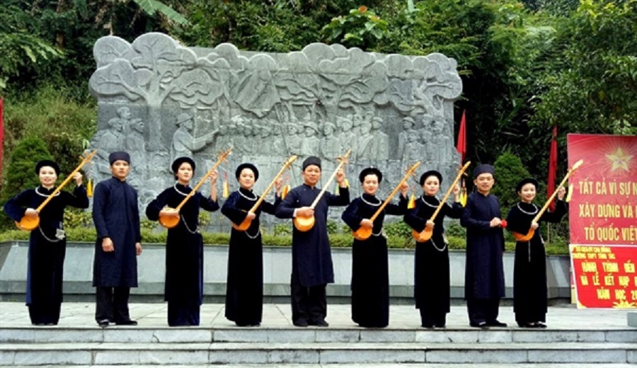 NNƯT Đinh Văn Thức và các nghệ nhân hát Then, đàn Tính.