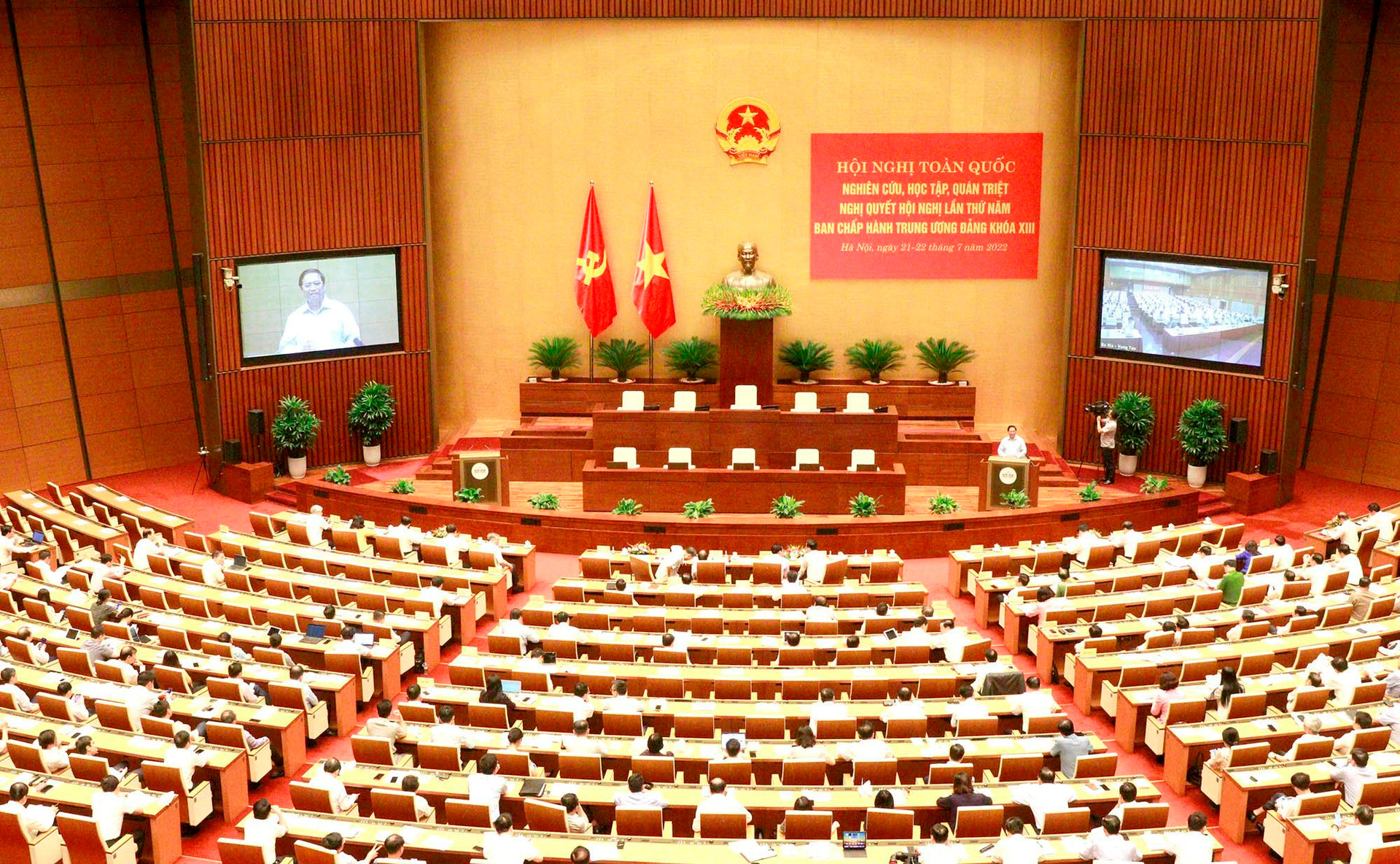 Hội nghị trực tuyến toàn quốc nghiên cứu, học tập, quán triệt Nghị quyết Trung ương 5 (khóa XIII) từ điểm cầu chính tại Tòa nhà Quốc hội.