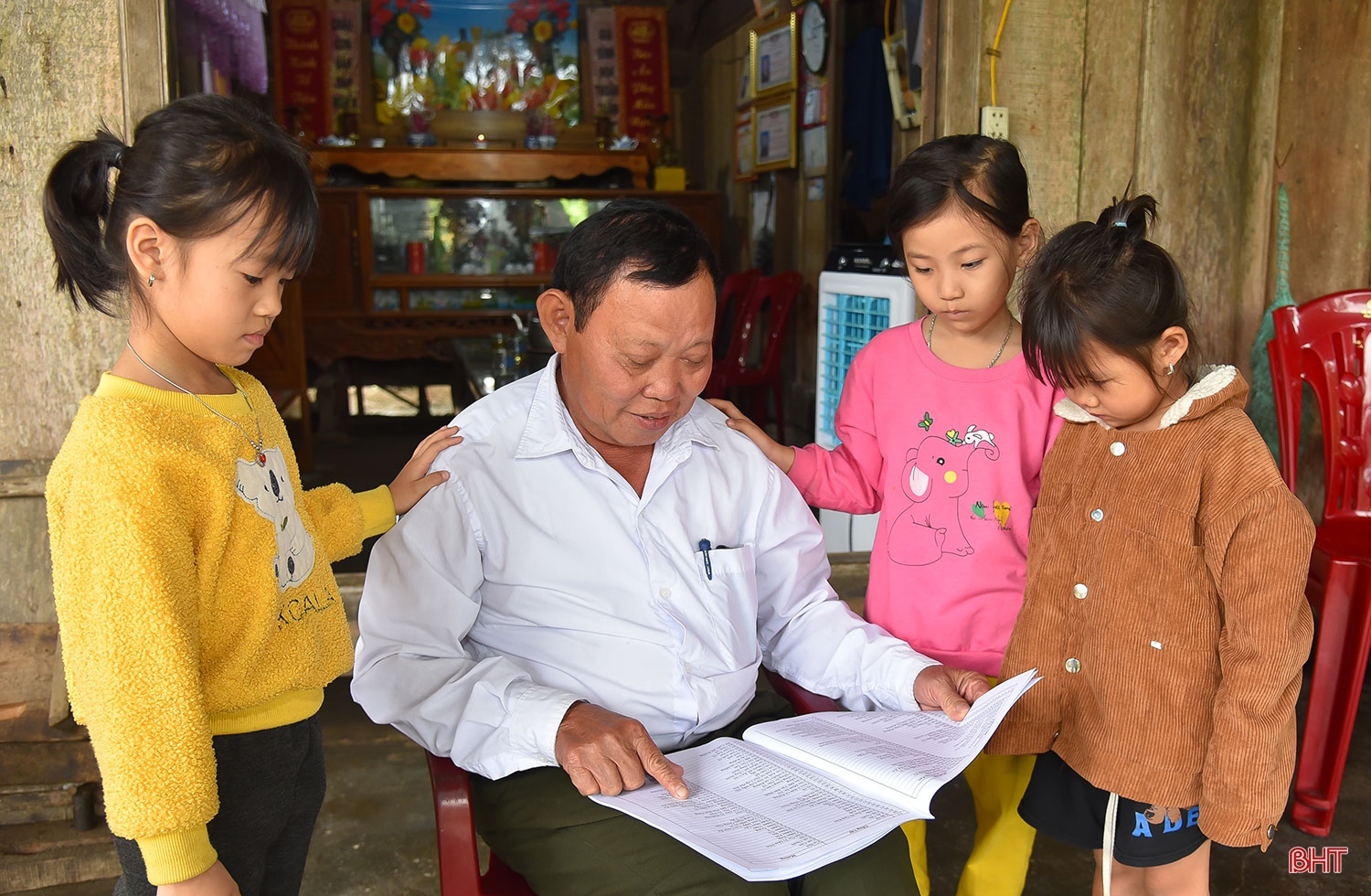 Khuyến khích các mầm non tương lai của bản học nói tiếng Mường và các giá trị văn hóa truyền thống của dân tộc.